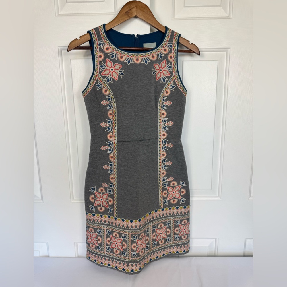 Anthropologie Embroidered Neoprene Dress 4 Gray‎ Structured Fit